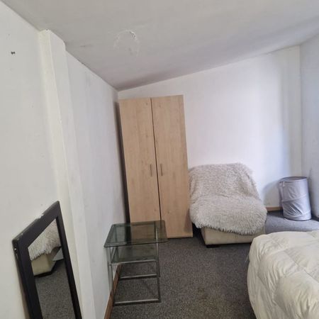 Room in a Shared House, St Michael Avenue, HA9 - Photo 3