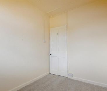 3 bedroom end of terrace house to rent - Photo 5