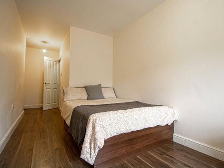 3 bedroom apartment to rent - Photo 4