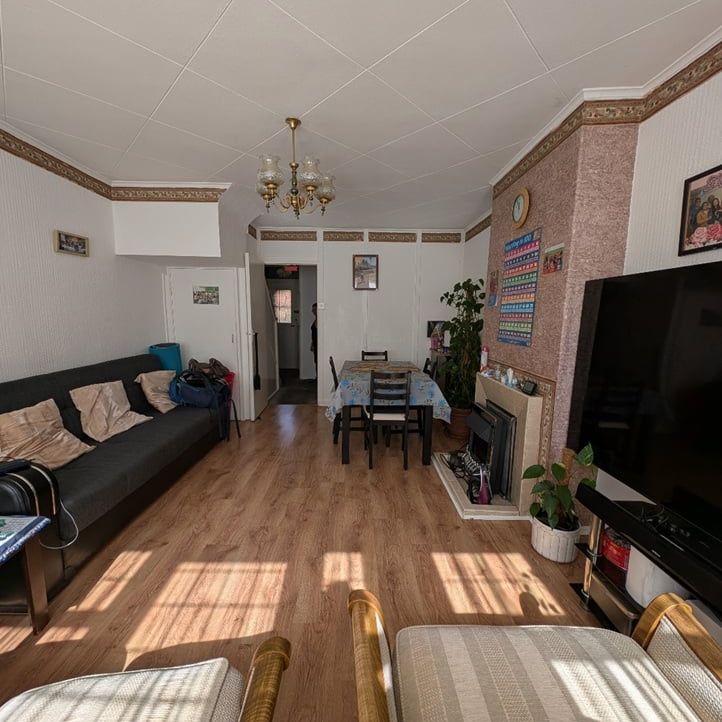 2 Bed Semi-Detached House, Sondes Street, SE17 - Photo 1