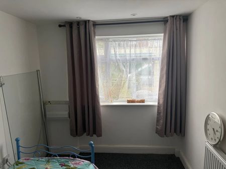 1 Bed Detached House, Windsor Walk, LU1 - Photo 2