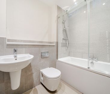 4 bedroom terraced house to rent - Photo 1