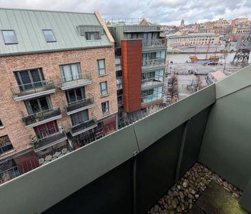 Brand-new fifth floor two bedroom apartment with parking in Wapping... - Photo 6