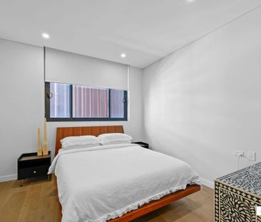 Chic, Convenient Living - Photo 4
