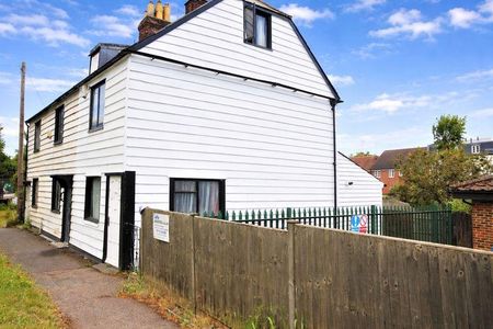 2 bedroom end of terrace house to rent - Photo 4