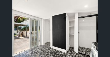 Walk to town - Photo 5