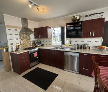 Looking for a home with great street appeal? - Photo 2