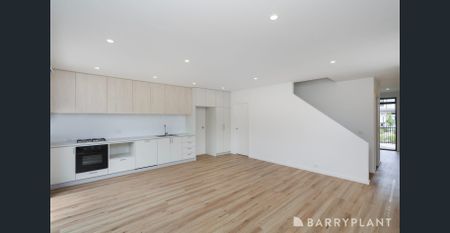 Modern, Low-Maintenance Living in the Heart of LUMA Estate with 7 star energy rating. - Photo 4