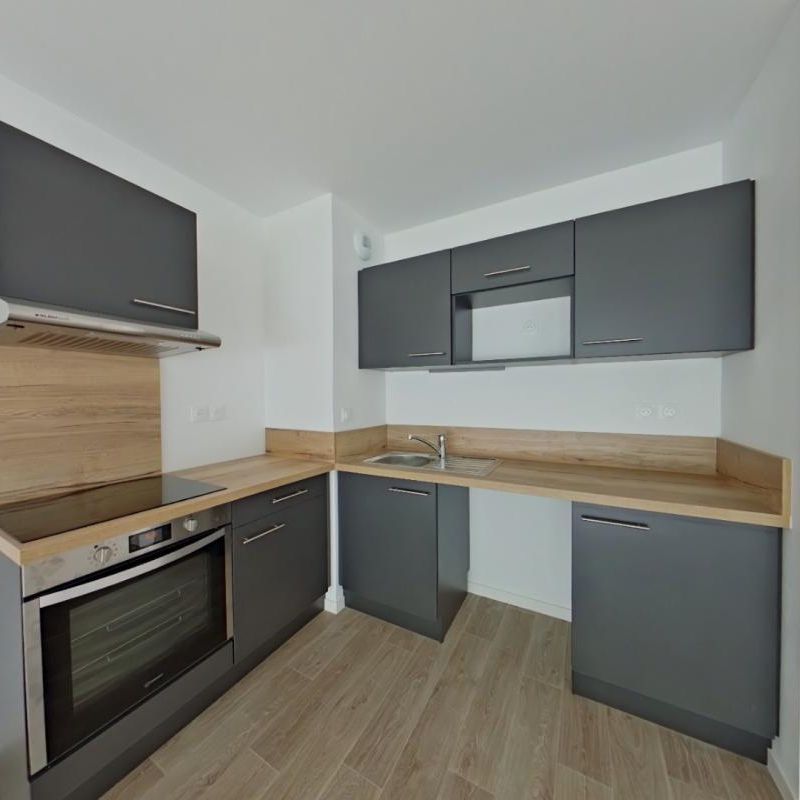 Location Appartement 4 pièces 82m² POITIERS 86000 - Photo 1