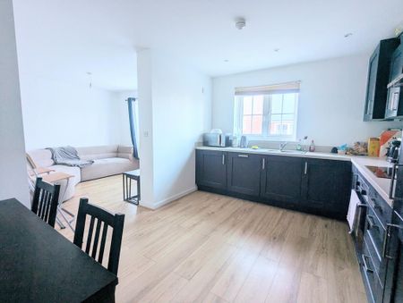 1 bedroom in a house share to rent - Photo 2