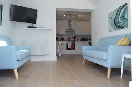 4 bedroom townhouse to rent - Photo 4