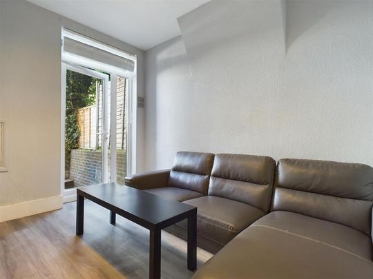 5 bedroom terraced house to rent - Photo 1