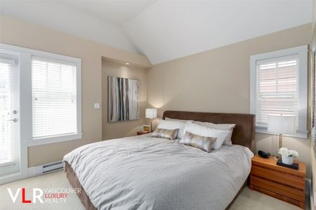 Duplex in Vancouver East Side, BC - Photo 4
