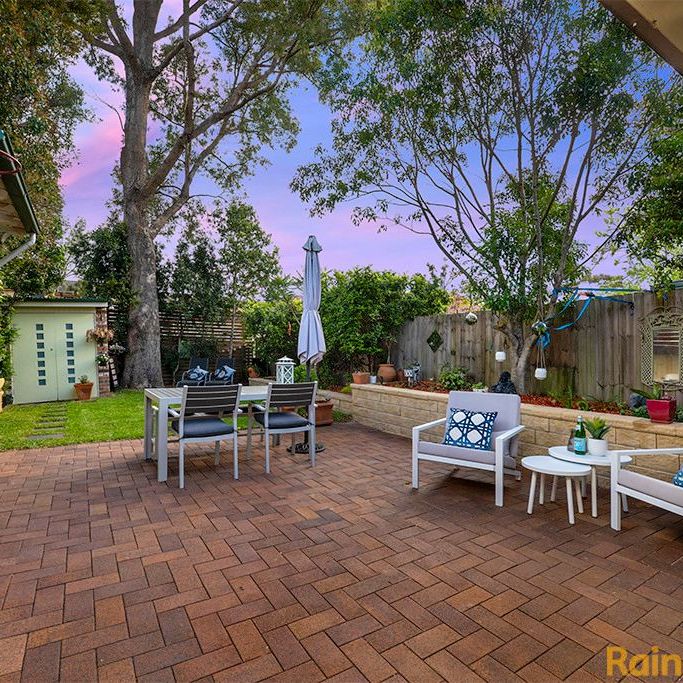 CONVIENTLY LOCATED FAMILY HOME - Photo 1