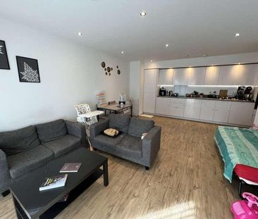 Sq Feet - Ground Floor Bed - Griffin Court, Luton, LU2 - Photo 6