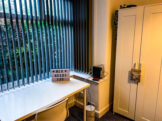 Room in a Shared House, Langworthy Road, M6 - Photo 1