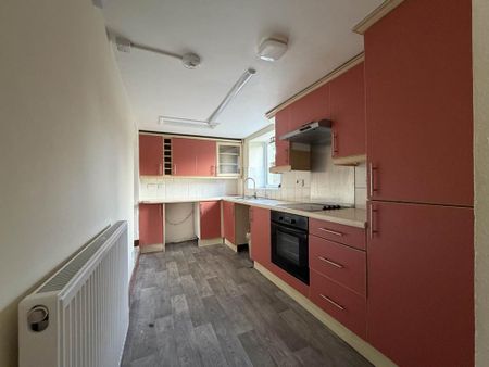 4 bedroom semi-detached house to rent - Photo 3