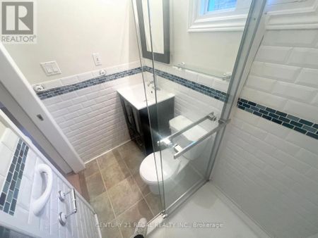 7 HOLBORNE AVENUE - Photo 2