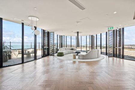 Stunning Retreat in Port Melbourne's Premier Address - Photo 3
