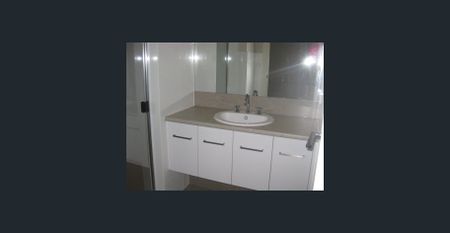 LARGE FAMILY LIVING - Photo 2