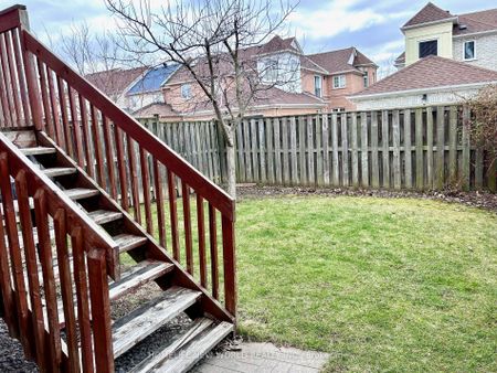 For Lease - 65 Warren Bradley Street, Markham, Ontario - Photo 2