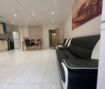 Room in a Shared House, London, IG3 - Photo 1