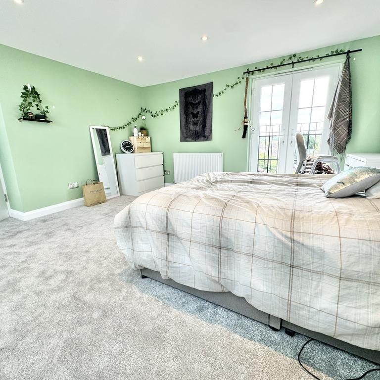 1 bedroom in a house share to rent - Photo 1