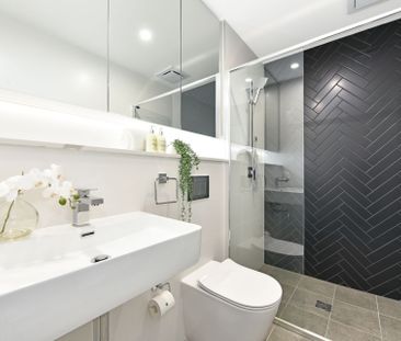 Stunning 2 bedroom apartment - Close to Rockdale train station - Photo 6