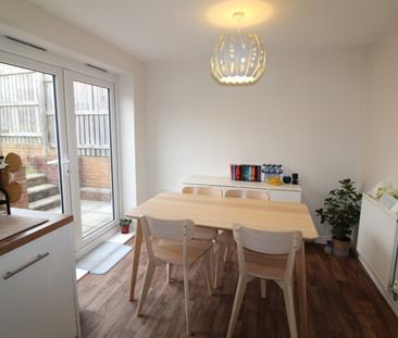 Station View, Morley, LS27 - Photo 3