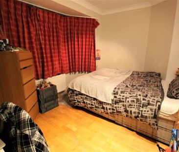 6 bedroom Property to rent - Photo 4