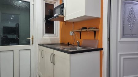 Studio to rent - Photo 3