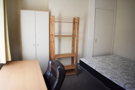 4 bedroom detached house to rent - Photo 4