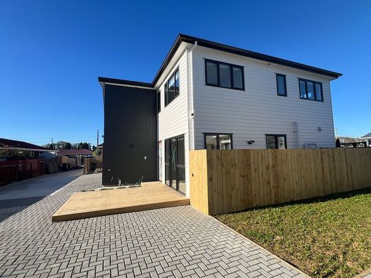 Stunning 4BR New Build in Papatoetoe! - Photo 1