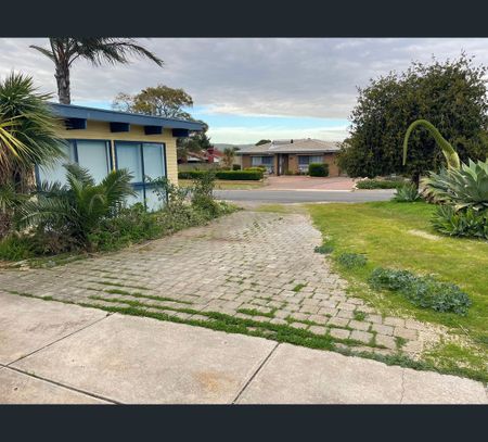 1 Daphne Court, Morphett Vale, SA 5162 - Photo 5
