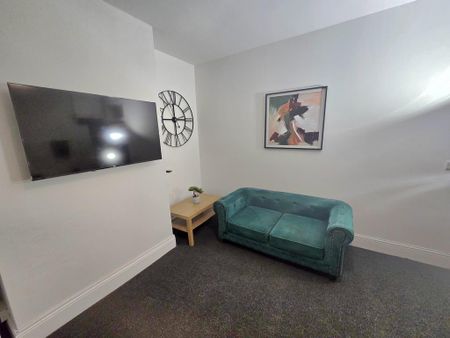 1 bedroom in a house share to rent - Photo 3