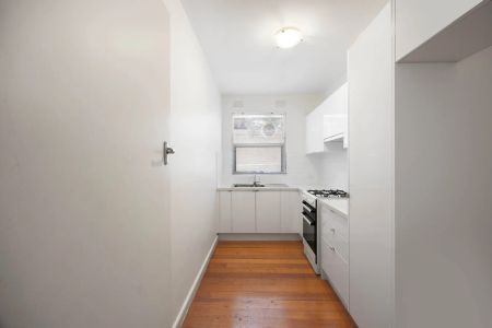 POSITION PERFECT ON ACLAND STREET - Photo 3