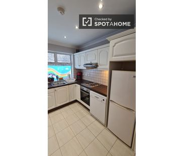 Room in shared apartment for rent in The Coombe, Dublin - Photo 4