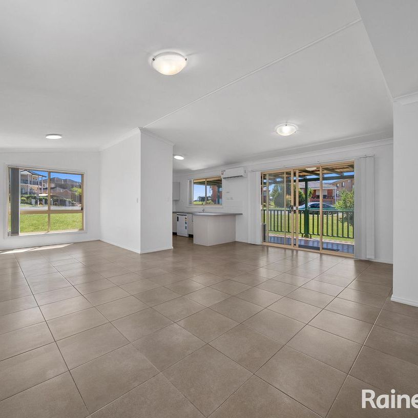 Spacious Family Home in a Prime Edensor Park Location - Photo 1