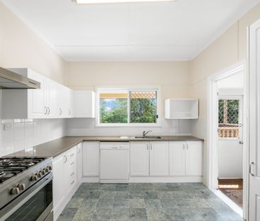 Renovated, Great Location, Air Con - Photo 2