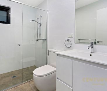 Brand New 2 Bedroom Luxury Apartments! - Photo 3