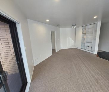 Pet Friendly Epsom Family Home - Photo 4
