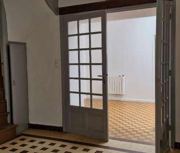 Maison de ville comprenant au rez de chaussée : séjour, grande cuis... - Photo 6
