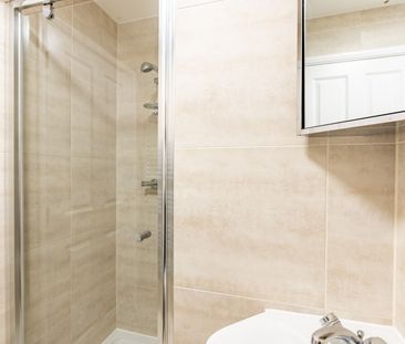 Available unfurnished now - Photo 6