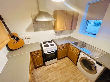 2 Bed Flat, Ashdown House, E5 - Photo 5