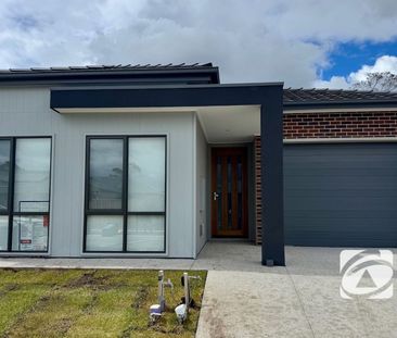 BRAND NEW MODERN HOME IN PERFECT LOCATION - Photo 6