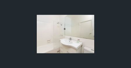 STUNNING APARTMENT IN A QUIET LOCATION - Photo 5