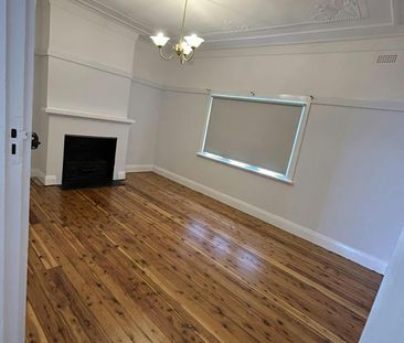 BEAUTIFUL FEDERATION BUNGALOW IN EAST TAMWORTH - Photo 2