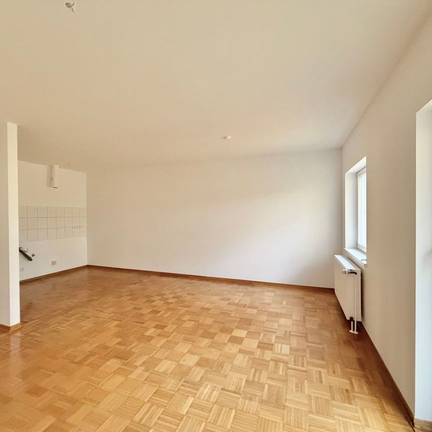 Großzügige 3-Zimmer-Dachgeschosswohnung mit Balkon in zentraler Lage - Photo 1