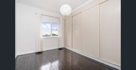 Stunning two bedroom home with district views - Photo 3