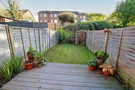Beaconsfield Road, Aylesbury, HP21 - Photo 2